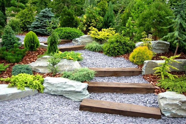 Thiết kế tiểu cảnh sân vườn + đá dỏi và các bậc thang
